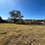 Terreno ideal para morar bem: natureza, vista e cachoeira ao lado